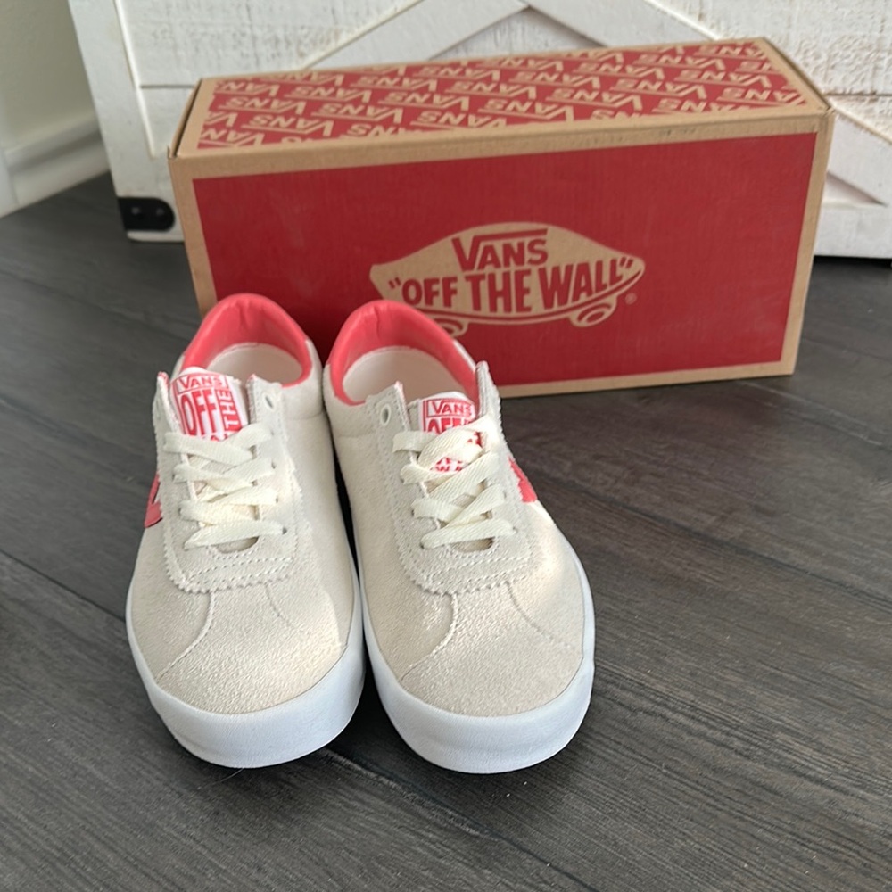 Vans Cream and Pink Sneakers Classic Low-Top Design